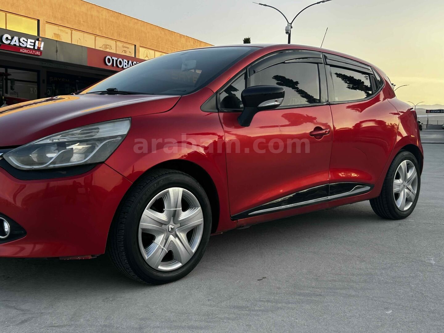 Galeriden Renault Clio 0.9 TCe Touch 2013 Model Aydın 65.000 km Kırmızı 2