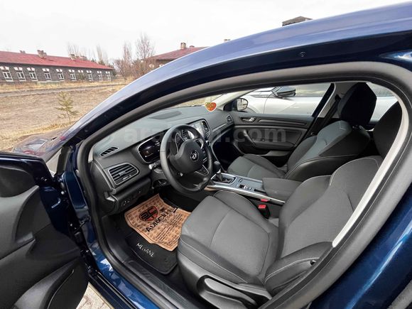 Sahibinden Renault Megane 1.3 TCe Touch 2025 Model 