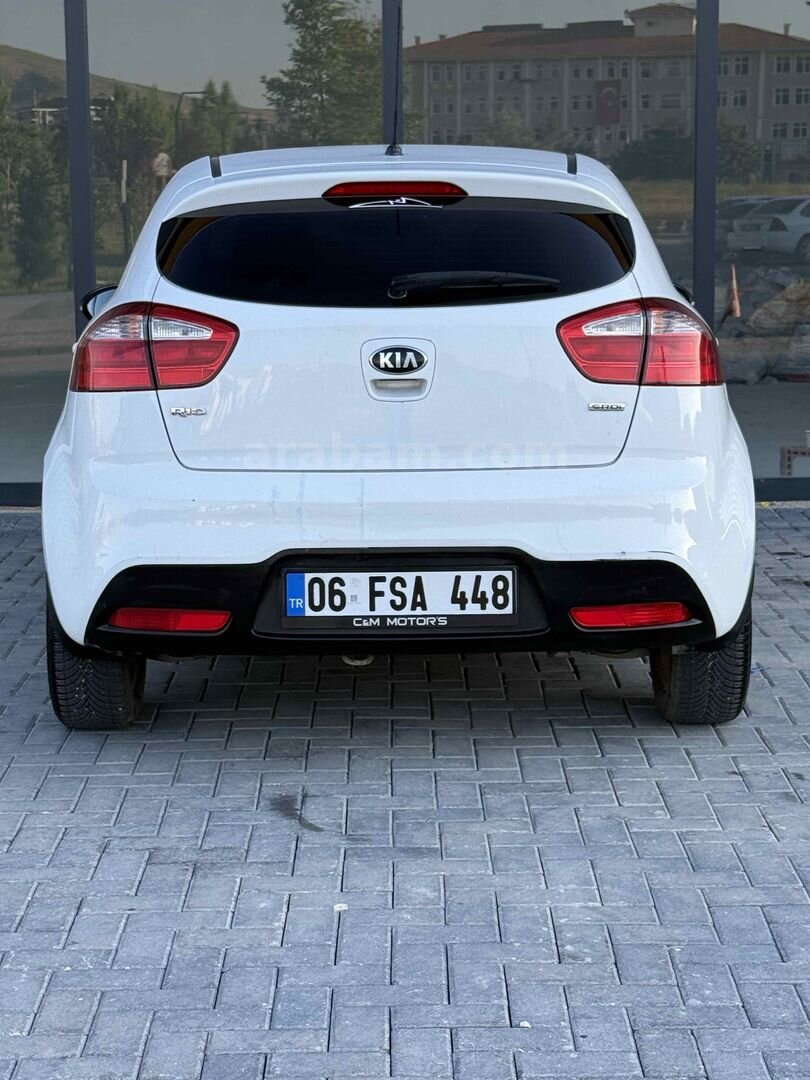 Galeriden Kia Rio 1.4 CRDi Fancy 2014 Model Ankara 330.000 km Beyaz 4