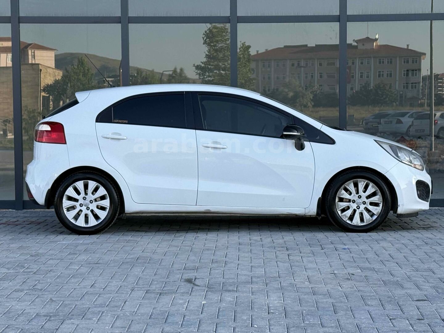 Galeriden Kia Rio 1.4 CRDi Fancy 2014 Model Ankara 330.000 km Beyaz 6