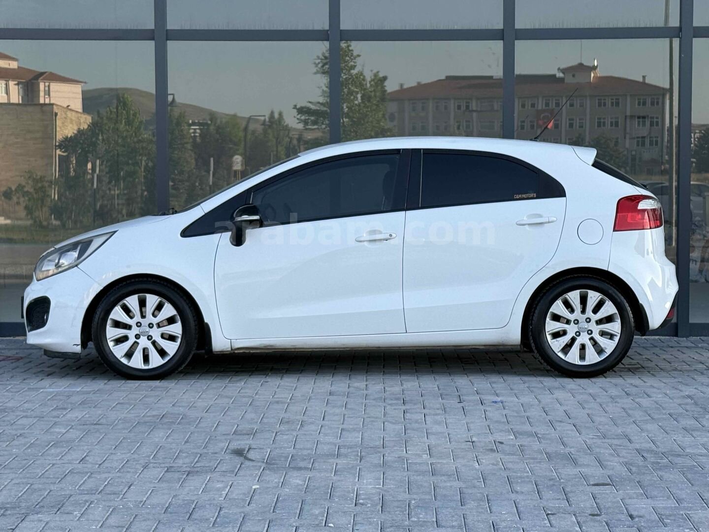 Galeriden Kia Rio 1.4 CRDi Fancy 2014 Model Ankara 330.000 km Beyaz 5