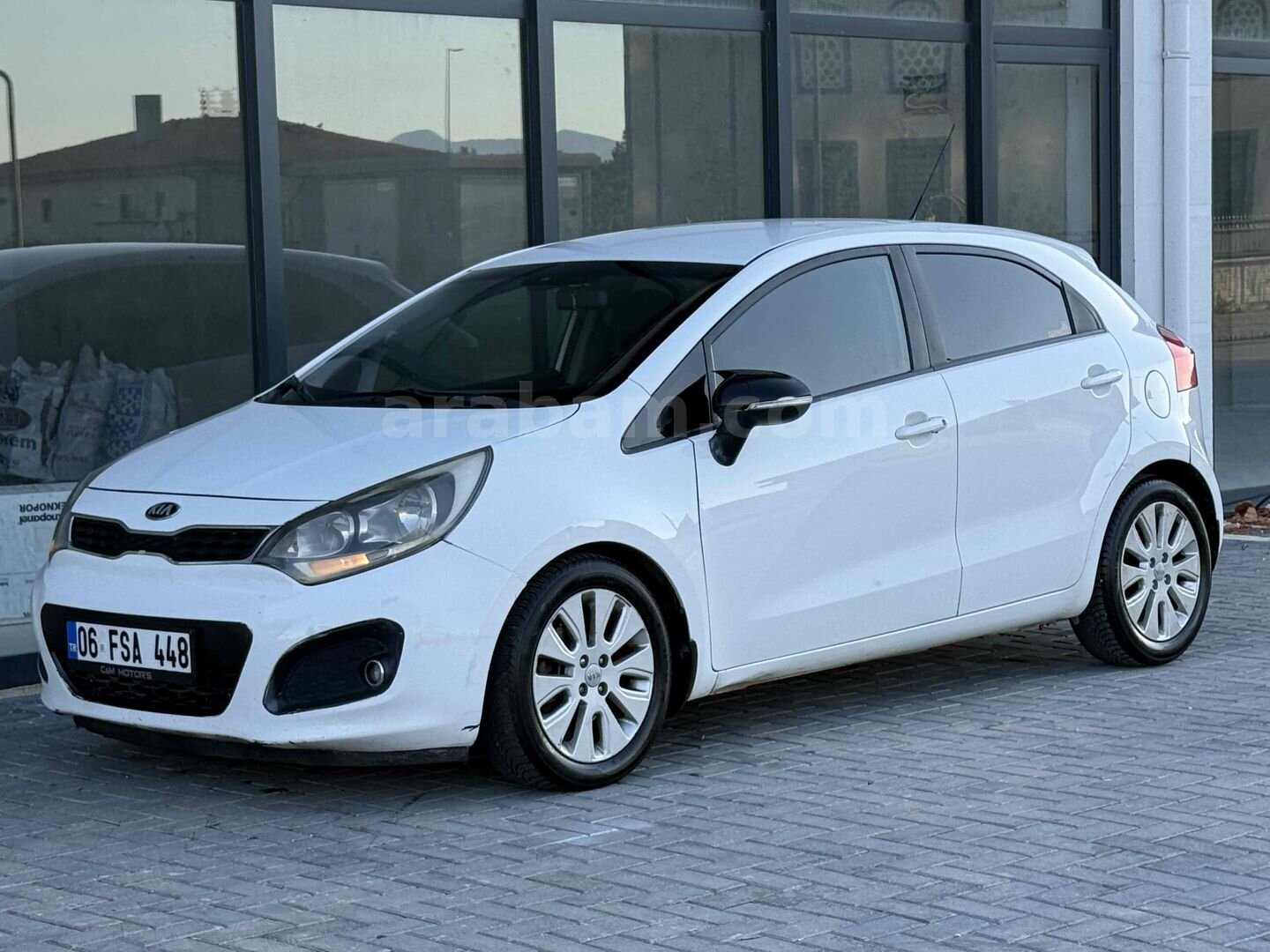 Galeriden Kia Rio 1.4 CRDi Fancy 2014 Model Ankara 330.000 km Beyaz 2