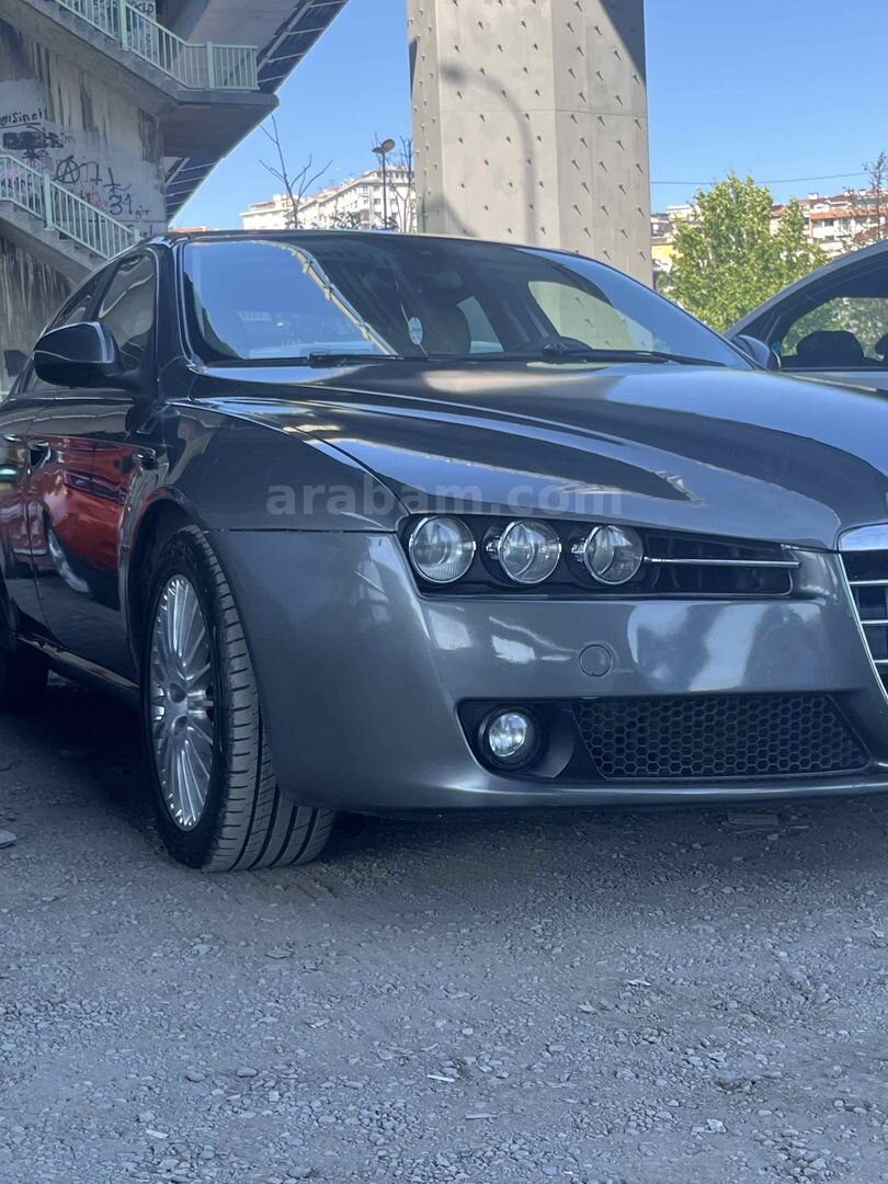 Sahibinden Alfa Romeo 159 1.9 JTD Distinctive 2008 Model İstanbul 279.000 km Gri 4