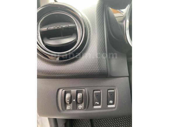 MEMURDAN TEMİZ AİLE ARACI CLIO 4 