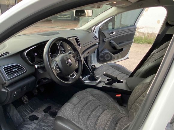ÖZYILDIZdan BOYASIZ 2019 model Renault Megane 1.6 Touch 