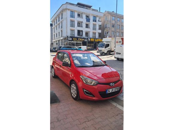 Sahibinden Hyundai i20 1.2 D-CVVT Jump 2012 Model  140.000 km Kırmızı
