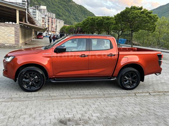 Sahibinden Isuzu D-Max 1.9 D 4x4 V-Cross 2023 Model 