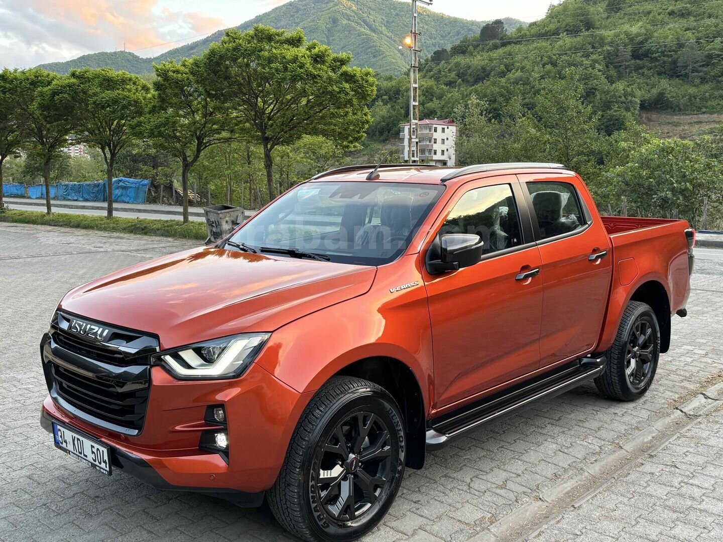 Sahibinden Isuzu D-Max 1.9 D 4x4 V-Cross 2023 Model 3