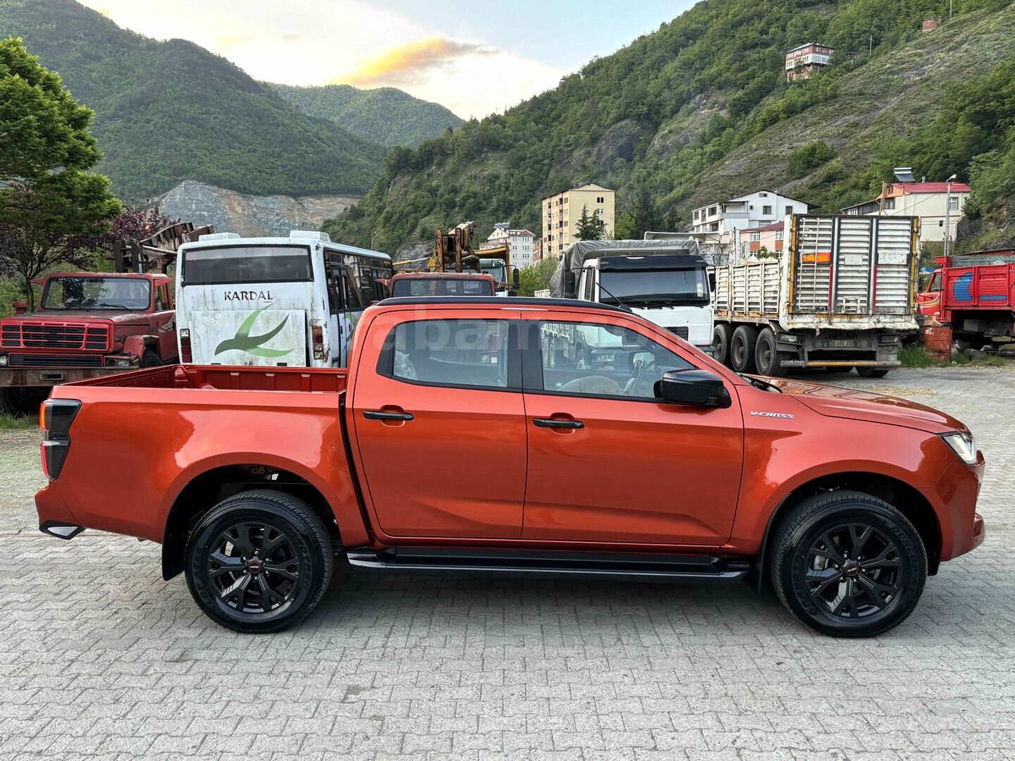 Sahibinden Isuzu D-Max 1.9 D 4x4 V-Cross 2023 Model 6
