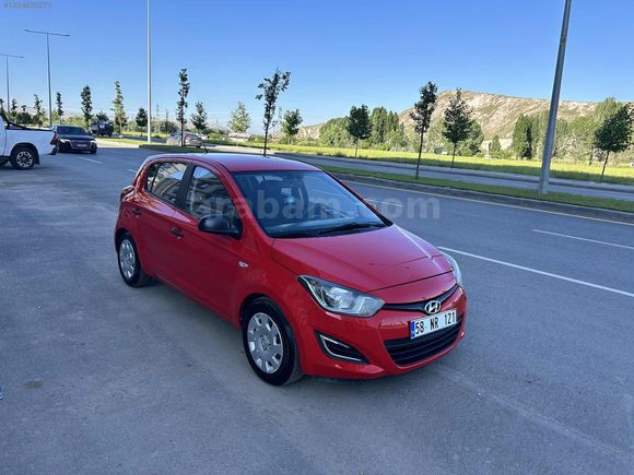 TAM OTOMATİK VİTES HYUNDAİ İ20 KIRMIZI TESLA EKRANLI DÜŞÜK KM