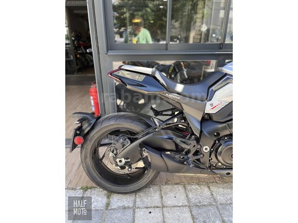 HALF MOTO 2019 SUZUKI KATANA