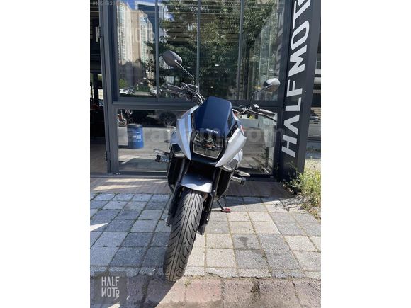 HALF MOTO 2019 SUZUKI KATANA