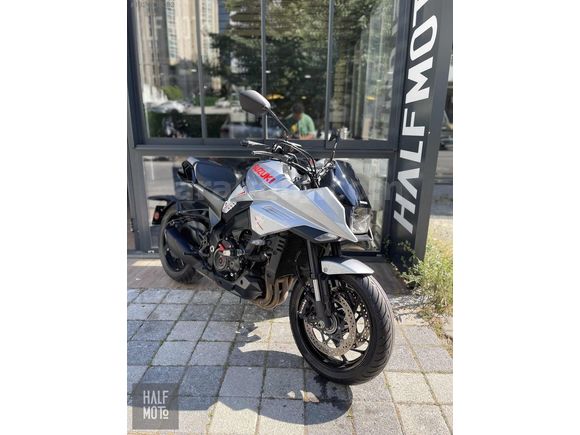 HALF MOTO 2019 SUZUKI KATANA