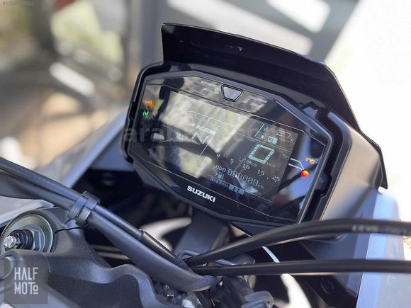 HALF MOTO 2019 SUZUKI KATANA