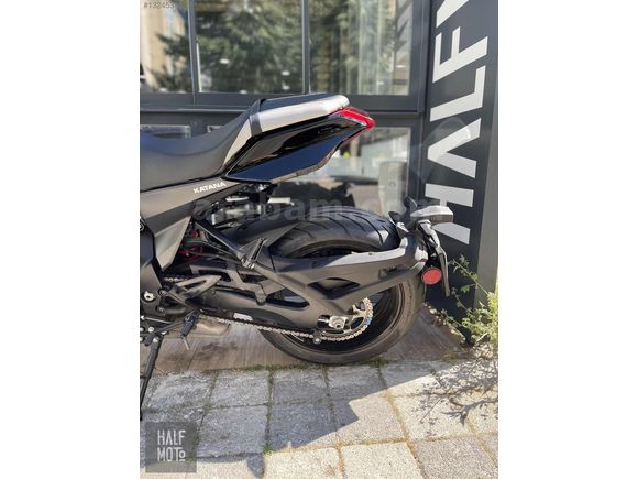HALF MOTO 2019 SUZUKI KATANA