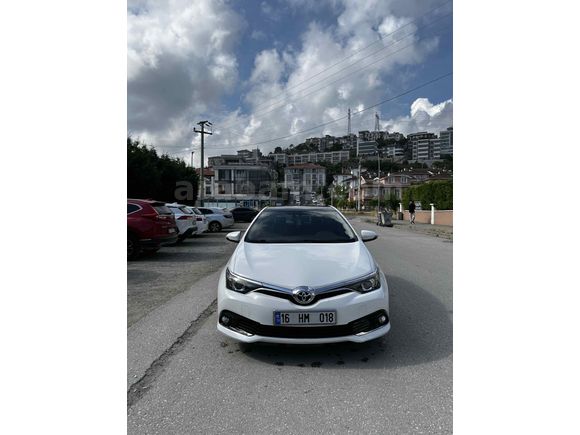 Sahibinden Toyota Auris 1.4 D-4D Advance Skypack 2015 Model 