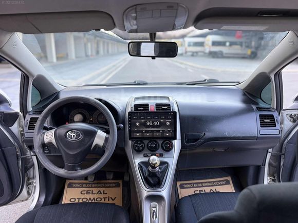 CELAL OTODAN DÜŞÜK KİLOMETRE TOYOTA AURİS