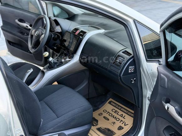 CELAL OTODAN DÜŞÜK KİLOMETRE TOYOTA AURİS
