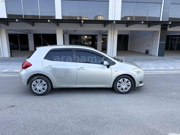 CELAL OTODAN DÜŞÜK KİLOMETRE TOYOTA AURİS