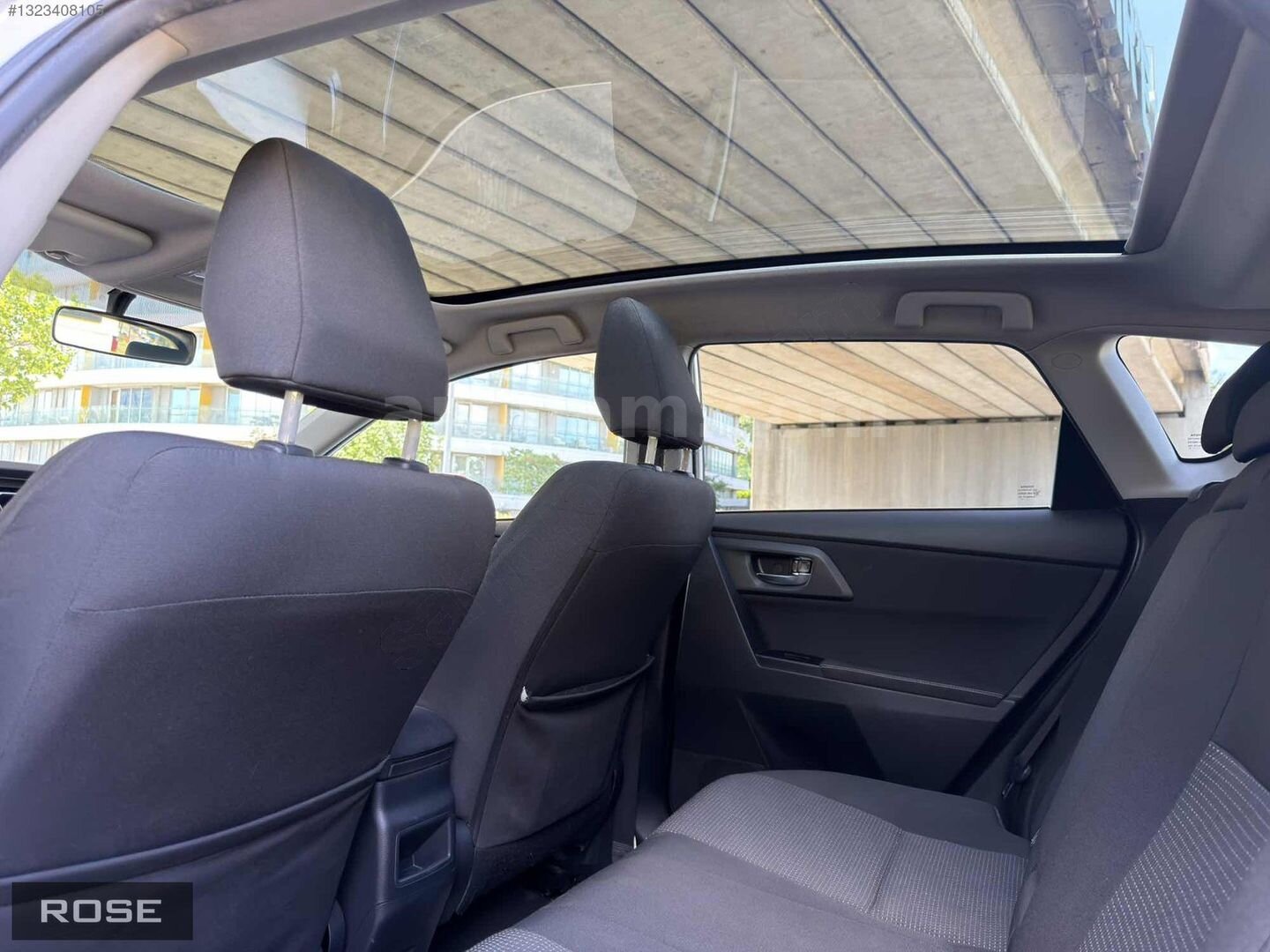 Galeriden Toyota Auris 1.6 Active Skypack 2015 Model İstanbul 178.000 km Beyaz 2