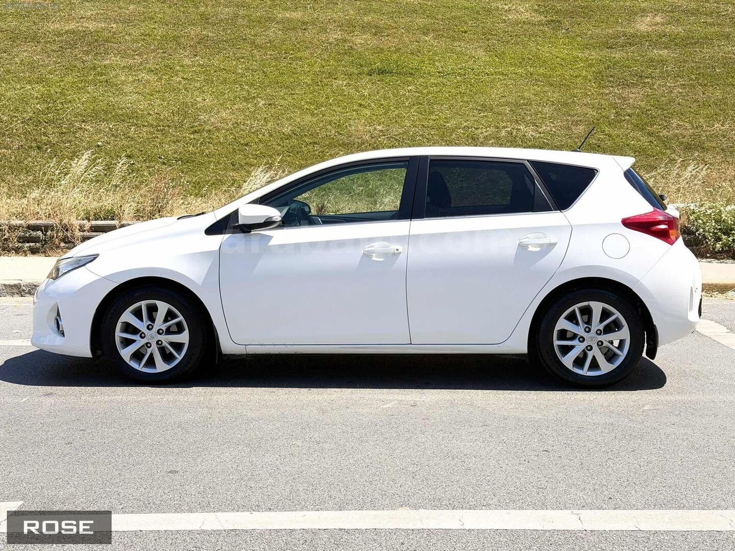 Galeriden Toyota Auris 1.6 Active Skypack 2015 Model İstanbul 178.000 km Beyaz 5