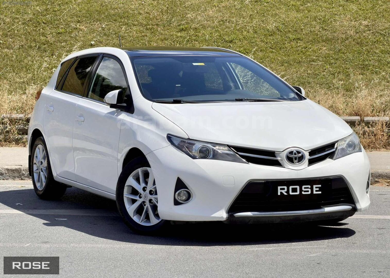 Galeriden Toyota Auris 1.6 Active Skypack 2015 Model İstanbul 178.000 km Beyaz 1