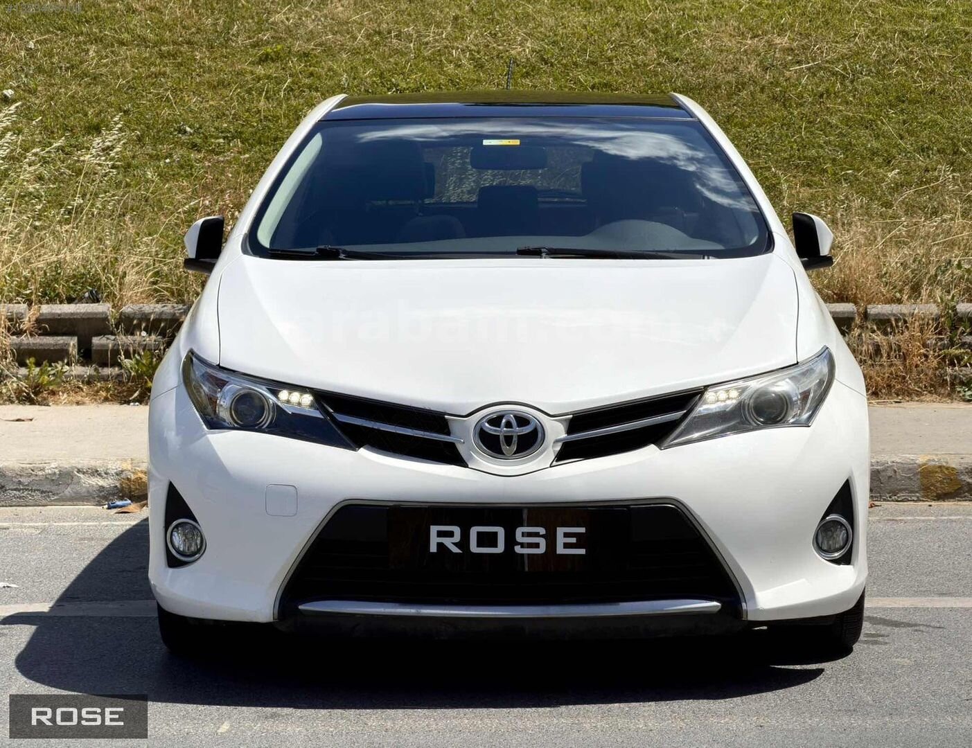 Galeriden Toyota Auris 1.6 Active Skypack 2015 Model İstanbul 178.000 km Beyaz 3