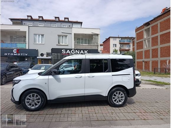 FORD TOURNEO COURİER 1.5 ECOBLUE TİTANİUM 59 BİN KM BOYASIZZZ