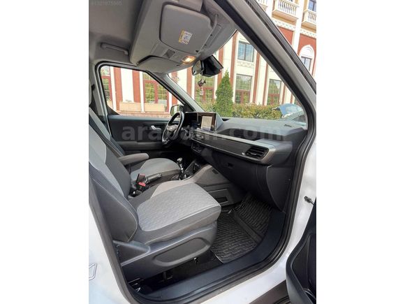2024 MODEL FORD COURİER 1.5 EcoBlue TİTANİUM 40 BİN KM
