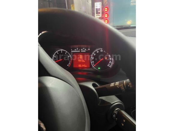 Sahibinden Opel Corsa 1.4 Twinport Essentia 2015 Model Antalya 86.000 km Kırmızı