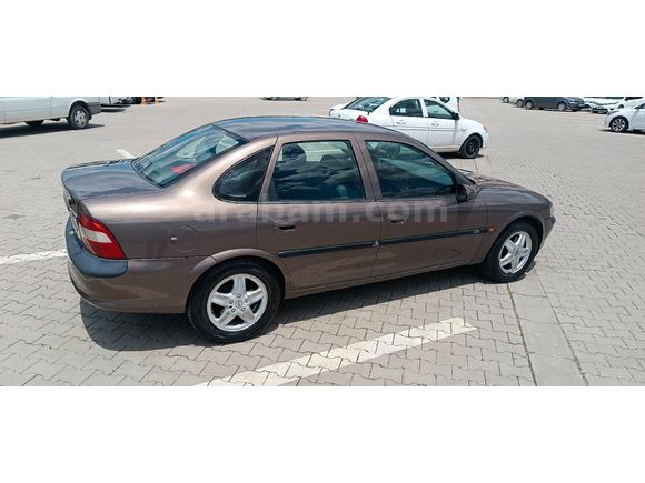 Sahibinden temiz ve bakımlı Opel Vectra 2.0 CD 1998 Model