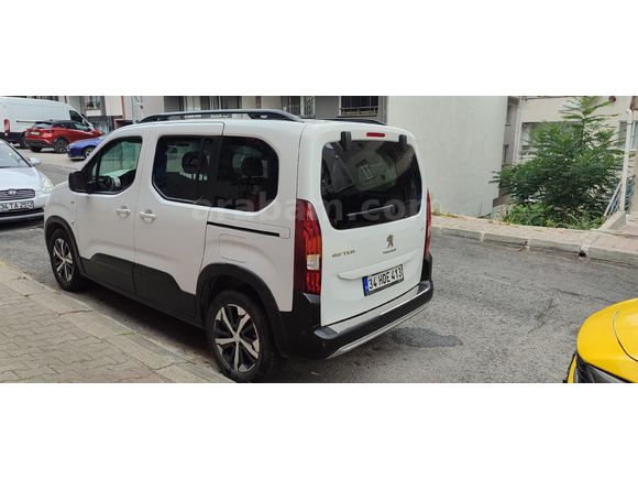 2023 ÇIKIŞLI AİLE ARACI pazarlık yok