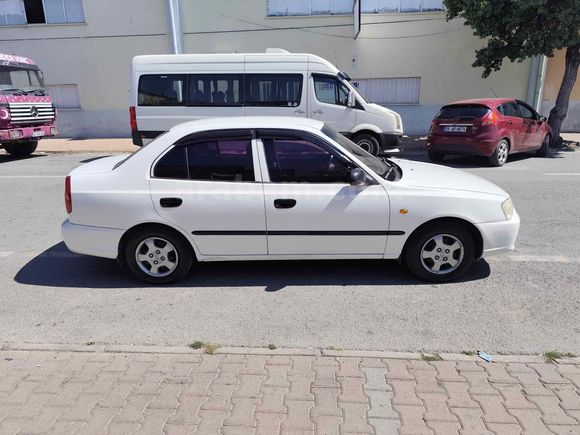 Tertemiz kondisyonda masrafsız 1.3 accent
