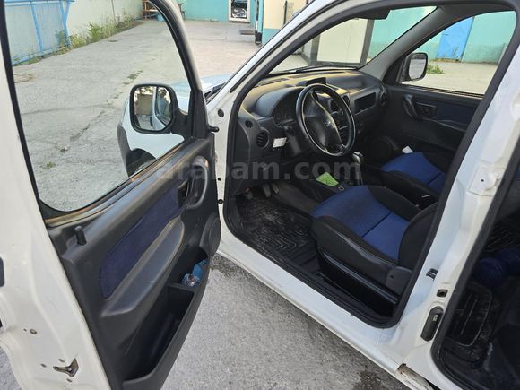 Sahibinden Peugeot Partner 1.9 D 2004 Model