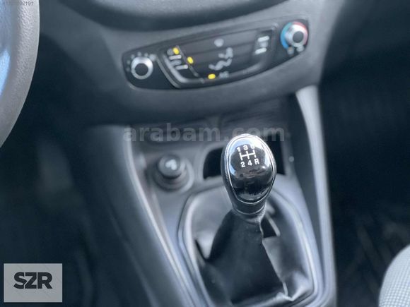 SZR MOTORS DAN 2014 MODEL KLİMALI FORD TRANSİT COURİER