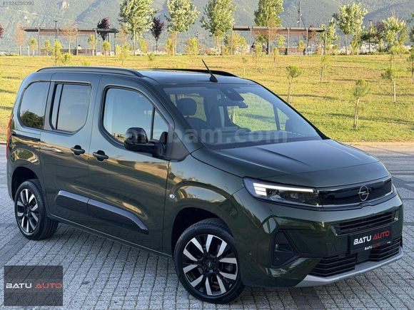BATU AUTO'DAN 2024 OPEL COMBO 1.5DİZEL ULTİMATE CAM TAVAN !!!