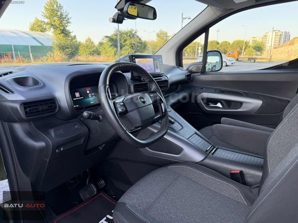 BATU AUTO'DAN 2024 OPEL COMBO 1.5DİZEL ULTİMATE CAM TAVAN !!!