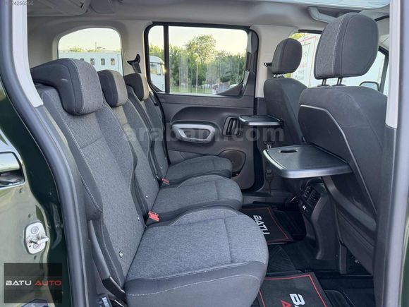 BATU AUTO'DAN 2024 OPEL COMBO 1.5DİZEL ULTİMATE CAM TAVAN !!!