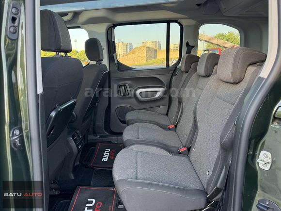 BATU AUTO'DAN 2024 OPEL COMBO 1.5DİZEL ULTİMATE CAM TAVAN !!!