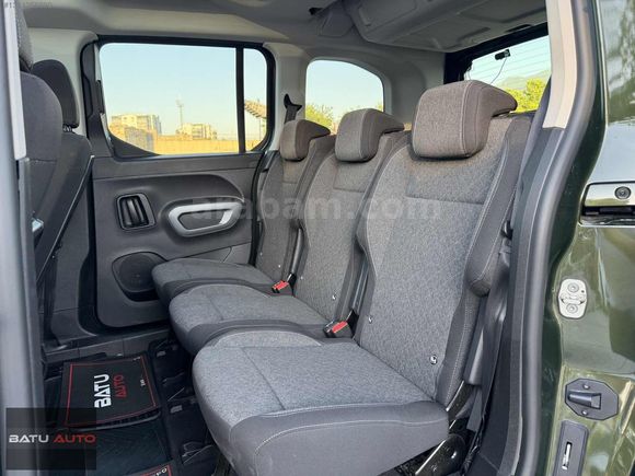 BATU AUTO'DAN 2024 OPEL COMBO 1.5DİZEL ULTİMATE CAM TAVAN !!!