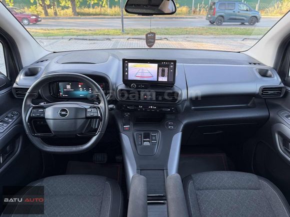 BATU AUTO'DAN 2024 OPEL COMBO 1.5DİZEL ULTİMATE CAM TAVAN !!!