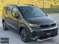 BATU AUTO'DAN 2024 OPEL COMBO 1.5DİZEL ULTİMATE CAM TAVAN !!!