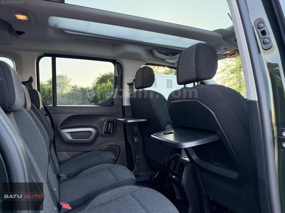 BATU AUTO'DAN 2024 OPEL COMBO 1.5DİZEL ULTİMATE CAM TAVAN !!!