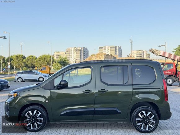 BATU AUTO'DAN 2024 OPEL COMBO 1.5DİZEL ULTİMATE CAM TAVAN !!!