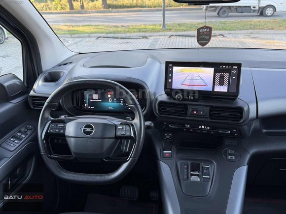 BATU AUTO'DAN 2024 OPEL COMBO 1.5DİZEL ULTİMATE CAM TAVAN !!!