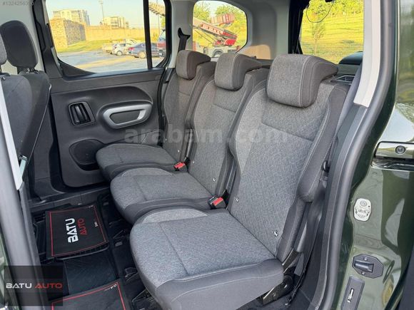 BATU AUTO'DAN 2024 OPEL COMBO 1.5DİZEL ULTİMATE CAM TAVAN !!!