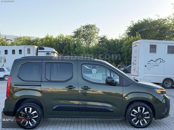 BATU AUTO'DAN 2024 OPEL COMBO 1.5DİZEL ULTİMATE CAM TAVAN !!!