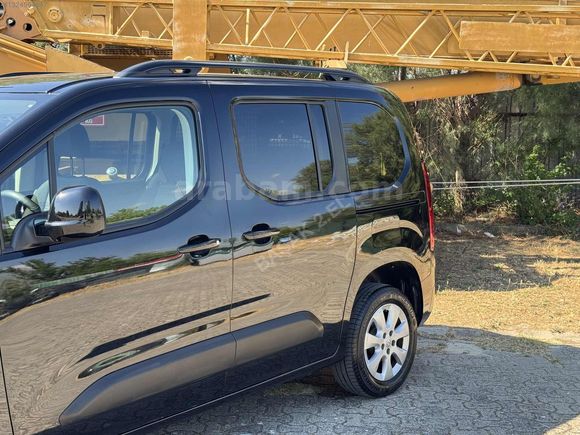 Başak Otomotiv 2.EL'den 2022 Combo Edition Hatasız 42 Bin KM