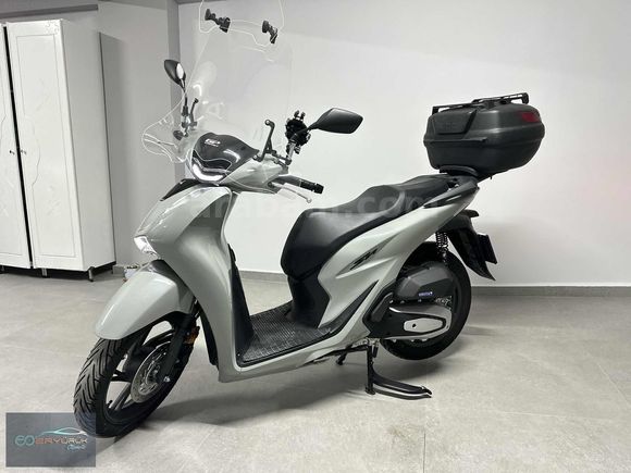 HATASIZ 2024 HONDA SH 125 DÜŞÜK KM AKSESUAR