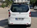 2017 Ford Courier delux